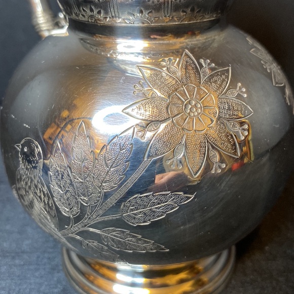 Meriden B Company 1945 Chocolate Pot - Picture 8 of 10